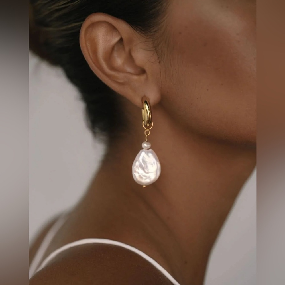 Our Spare Change Isla Pearl Drop‎ Hoops